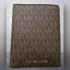 NWOT Michael Kors Passport Wallet 4" x 5.5" (T272)